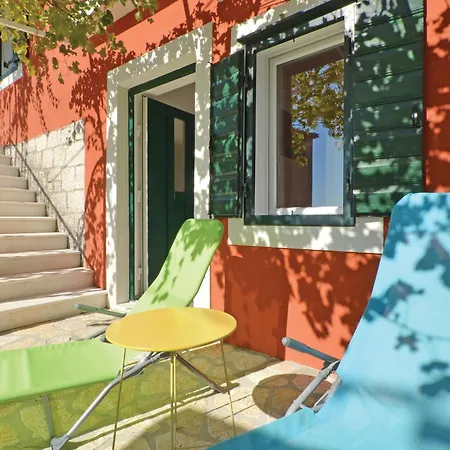 Four-bedroom In Zedno * 트로기르