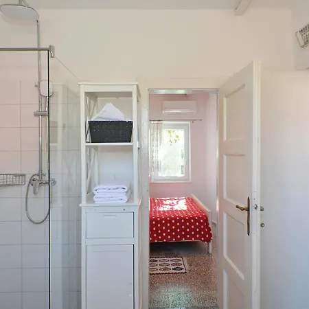 Ferienhaus Four-bedroom In Zedno *