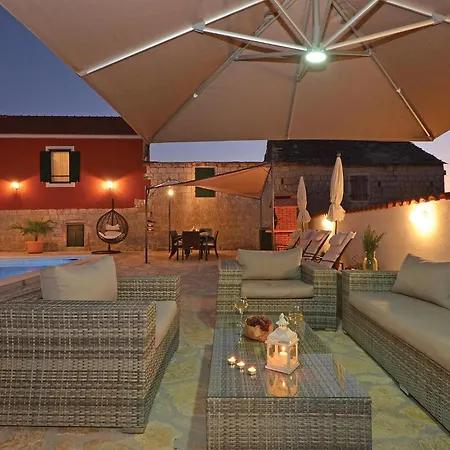 Four-bedroom In Zedno Ferienhaus Trogir