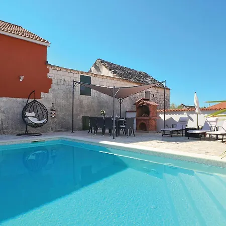 Four-bedroom In Zedno Ferienhaus *