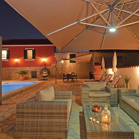 Four-bedroom In Zedno Ferienhaus Trogir