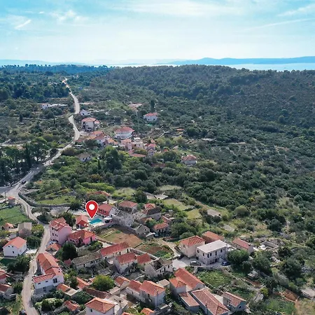 Hébergement de vacances Four-bedroom In Zedno *