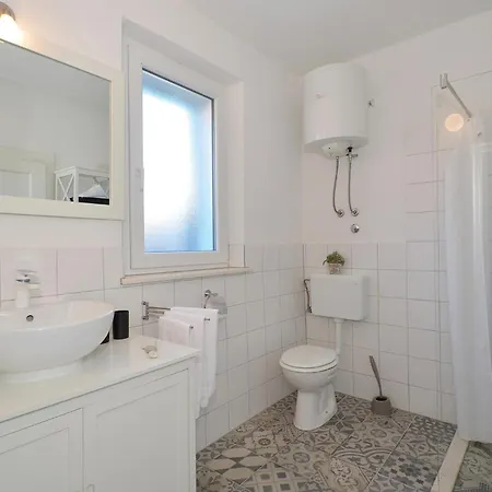 Four-bedroom In Zedno Hébergement de vacances *