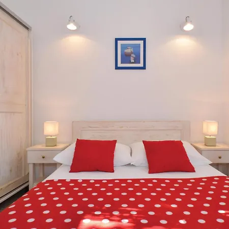 Hébergement de vacances Four-bedroom In Zedno