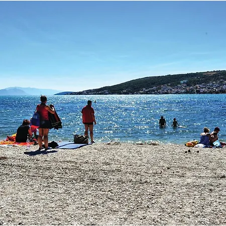 Hébergement de vacances Four-bedroom In Zedno