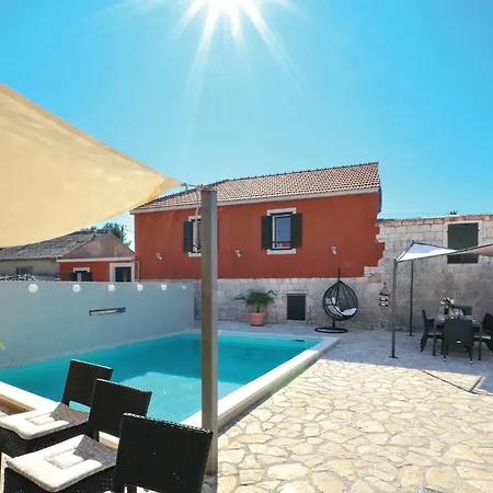 Hébergement de vacances Four-bedroom In Zedno *