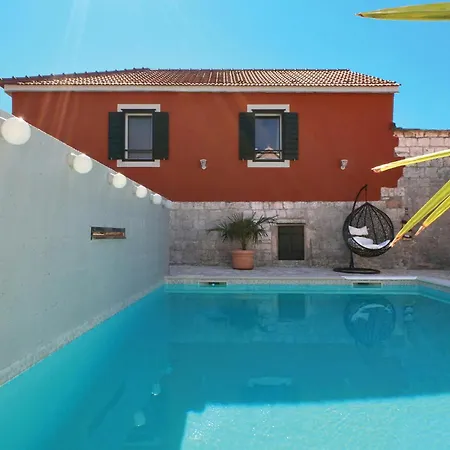Four-bedroom In Zedno Prázdninový dům Trogir