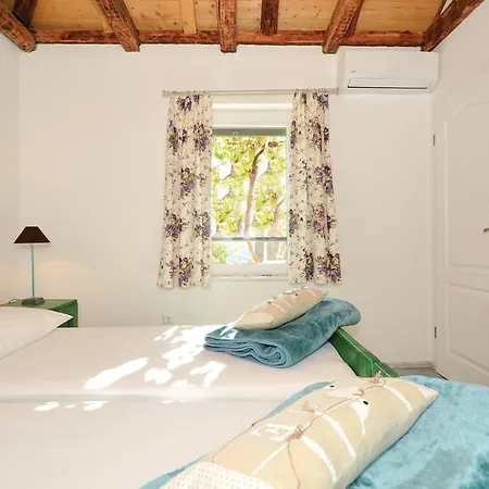 Prázdninový dům Four-bedroom In Zedno