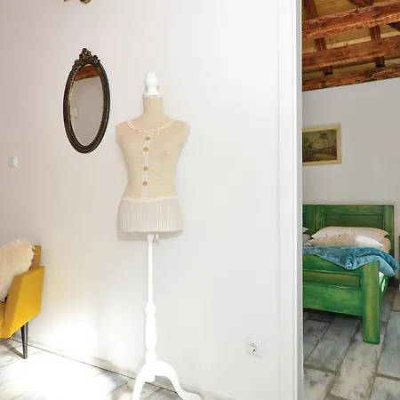 Four-bedroom In Zedno Prázdninový dům