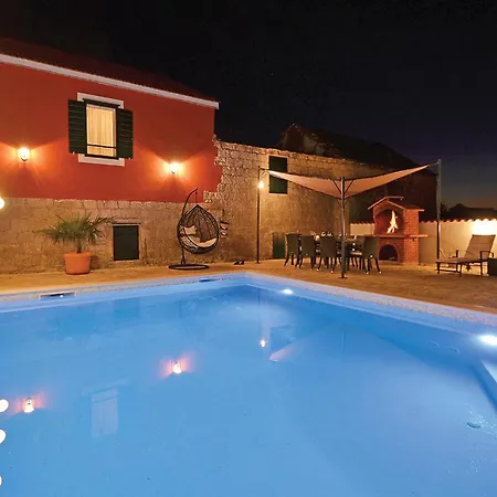 Prázdninový dům Four-bedroom In Zedno *